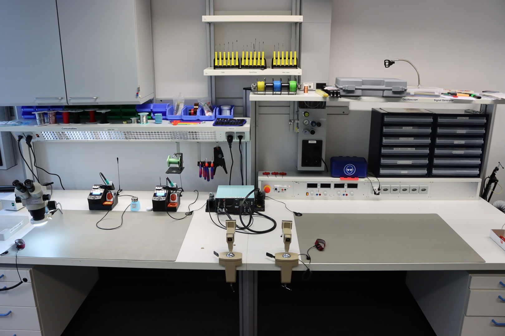 New E-Lab Solder and Measurment Workplaces